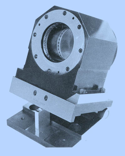 Ball chuck mounted on a sine plate for accurate angular adjustment